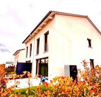 Provisionsfrei: Einfamilien-Doppelhaushälfte in Königsbach-Stein