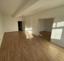 Großzügige 4-Zimmer-Mietwohnung mit Balkon – frisch renoviert, sehr hell und ideal für Familien - Naumburg (Saale)