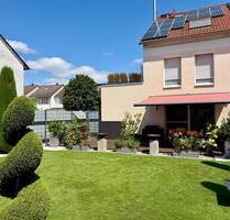 Top-ausgestattetes Reihenendhaus mit großem Garten & Dachterrasse - Kriftel