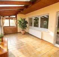 Helle, zentrale 3-Zi.-Gartenwhg., beheiztem Wintergarten & Garage - Pyrbaum