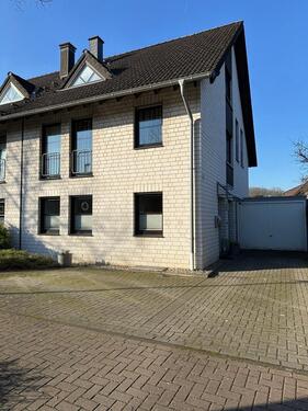 Foto - Großzügige Doppelhaushälfte mit Einliegerwohnung, Dinslaken-Bruch