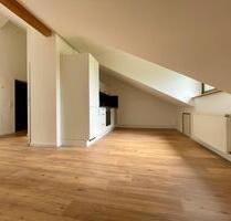 Wunderschöne DG-Wohnung im Grünen zu vermieten - Hoisdorf