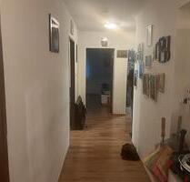 Gut gelegene und renovierte 3-ZW mit Balkon und Stellplatz - Zirndorf