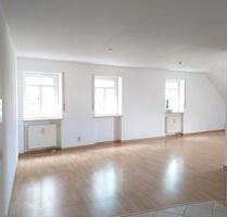 geräumige 3-Zimmer Wohnung in schöner Lage, Bad mit Fenster Wanne Dusche - Crimmitschau