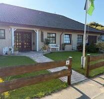 Von Privat repräsentativer freist. Walmdach Bungalow barrierefrei - Lunden