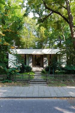 Foto - Bungalow in Zehlendorf - 1.400.000,00&nbsp;EUR Kaufpreis, ca.&nbsp; 100,00&nbsp;m&sup2;