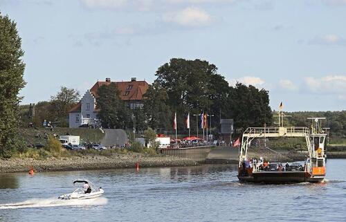 Foto - Stellplatz für Boot Auto Motorrad Anhänger Stellplätze