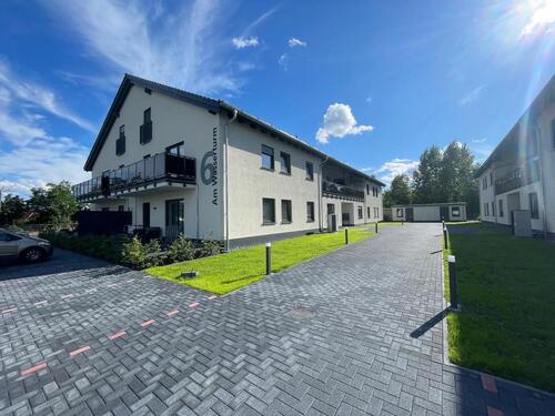 Foto - Große Zweiraumwohnung mit großzügiger umzäunter Terrasse