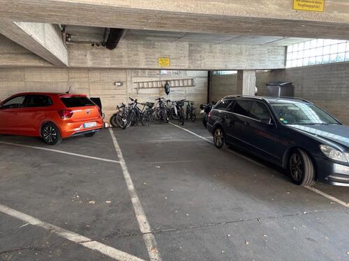 Foto - PKW Stellplatz in einer Tiefgarage
