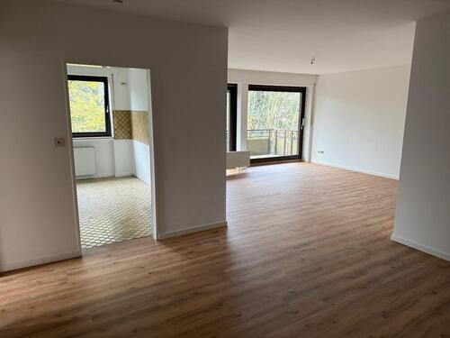 Foto - Attraktive, frisch renovierte 3-Zi.-Wohnung mit Balkon