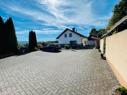 Foto - Großes Einfamilienhaus mit Einliegerwohnung in Attendorn