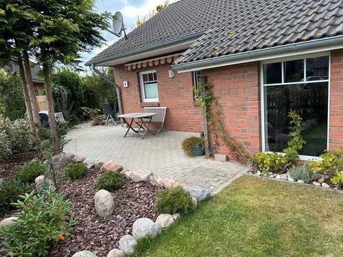 Foto - Modernes energieeffizientes Haus mit tollem Garten