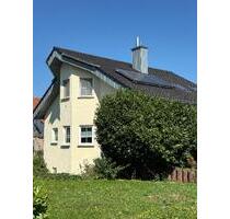 Freistehendes Einfamilienhaus mit Sonnenterrasse auf 693 m2 große - Gensingen