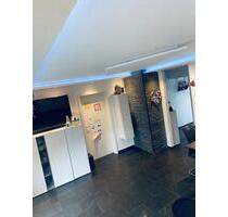 Provisionsfreie und moderne 3 Zimmer DG Wohnung mit Stellplatz - Filderstadt