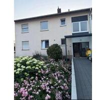 Viertelhaus mit ca 115 qm Wohnfläche, großer Garten 2 Stellplätze - Ober-Olm