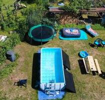 Kleines Einfamilienhaus mit Nebengebäuden und Garten - Stromberg