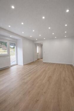 Foto - Moderne 3-Zimmer Wohnung mit Terrasse und Garten in Freilingen