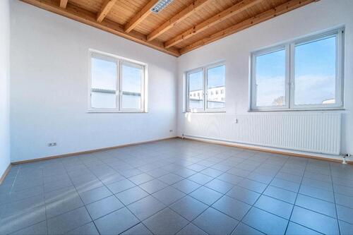 Foto - Gewerbe-, Büro- oder Lagerflächen, zentral gelegen in Regenstauf