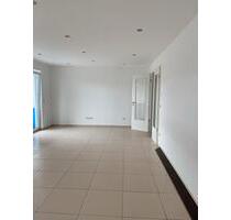 Hochwertige 3-Zimmerwohnung mit EBK + Balkon 73qm zentrale Lage - Usingen