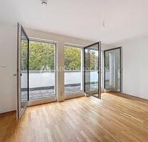 Stilvolle Dachgeschosswohnung mit Einbauküche, Aufzug und großer Rundum-Terrasse in begehrter Lage - Berlin Pankow