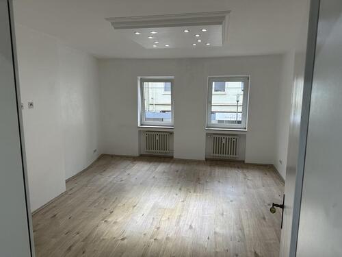 Foto - 4 Zimmer-Wohnung mit Terrasse - 900,00 EUR Kaltmiete,