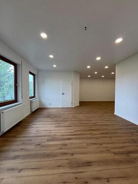 Foto - Kernsanierte 4-Zimmer-Wohnung im Erdgeschoss