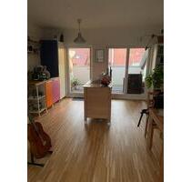 Nähe Torgauer Platz: Helle 2 Zimmer Wohnung mit großem Balkon - Leipzig Südwest
