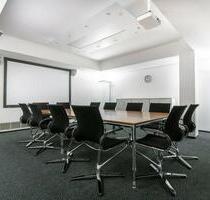 Privater Büroraum für 4 Person in Regus Leopoldstrasse - München Schwabing-Freimann