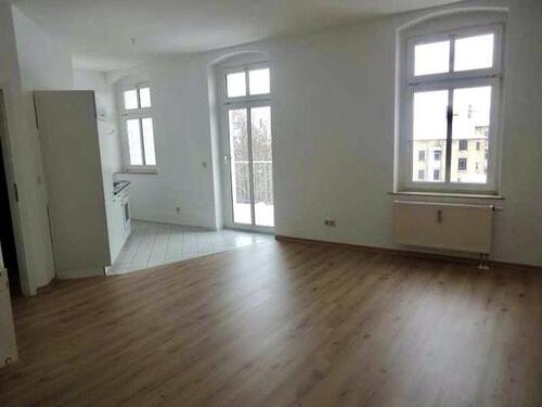 Foto - 1 - Raum Wohnung mit Balkon und EBK