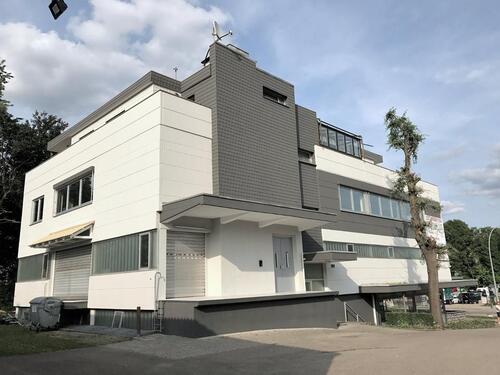 Foto - Backnang: Fläche für Gewerbe Lager Halle, 2 Rampen, Büro