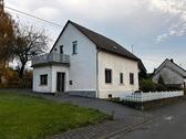 Foto - Ein-Zweifamilienhaus mit Garten & Vollkeller 