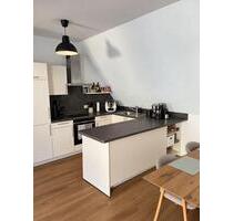Moderne 2-Zimmer-Dachgeschosswohnung mit Balkon und Einbauküche - Ansbach