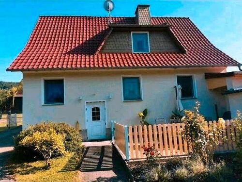 Foto - Lichtdurchflutetes EFH mit Garten und Pool: Familienglück pur
