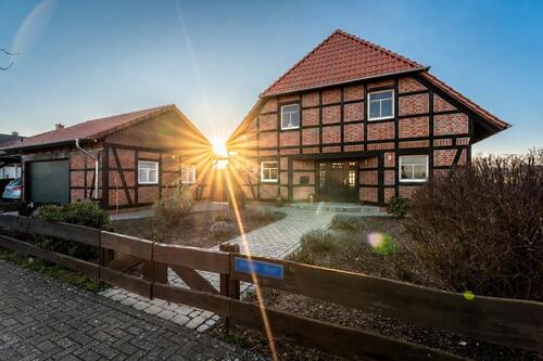 Foto - Modernes Einfamilienhaus im traditionellen Fachwerkstil