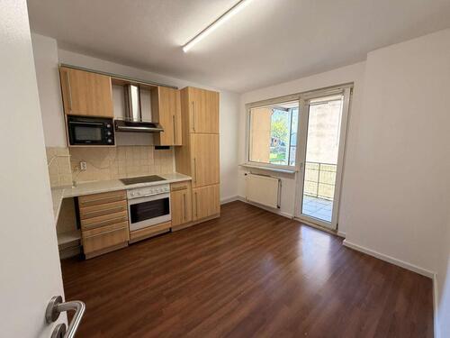 Foto - Renovierte 2-Zimmer-Wohnung mit Balkon & Einbauküche - Jobcenter ab 3 Personen möglich