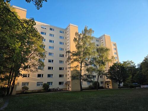 Foto - Provisionsfrei: 3-Zi.-Wohnung, 7.OG, Süd-Loggia, TG, renov.bedürf
