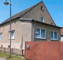 Haus in Altlüdersdorf mit Grundstück, Garagen, Stall und Scheune - Löwenberger Land