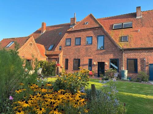 Foto - Gemeinsam Wohnen, lichtdurchflutete historische Schule, Ostseenah