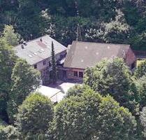 Gebäude mit industriellem Scharm und parkähnlichem Grundstück - Herrstein