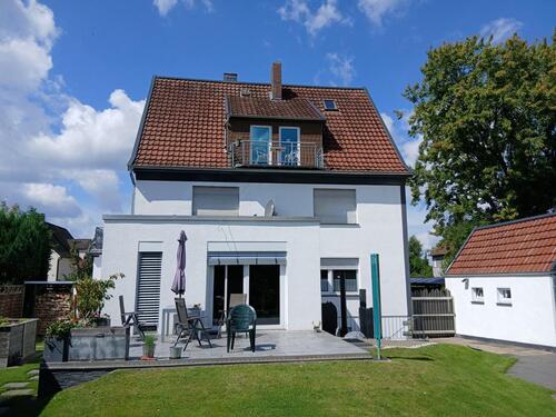 Foto - Großes Eigenheim oder 3 Parteien Haus wie man will .