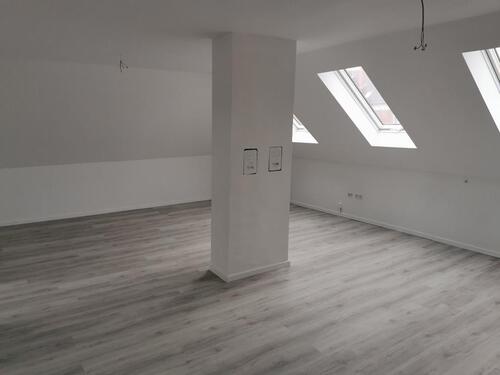 Foto - Drei Zimmer Dachgeschoßwohnung renoviert