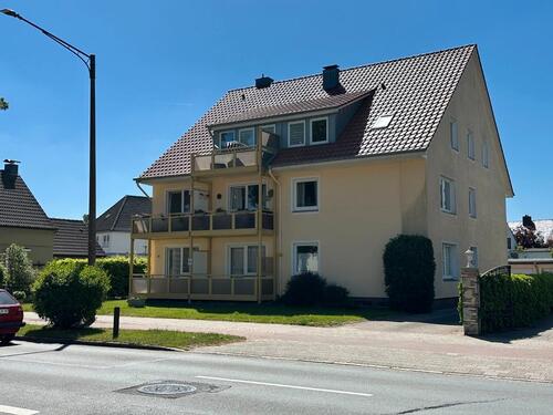 Foto - Mehrfamilienhaus mit 8 Wohneinheiten und 6 Garagen
