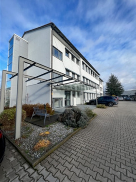 Foto - Helle Büroräume - Tennenlohe - Parkplätze, Ladesäulen vor der Tür