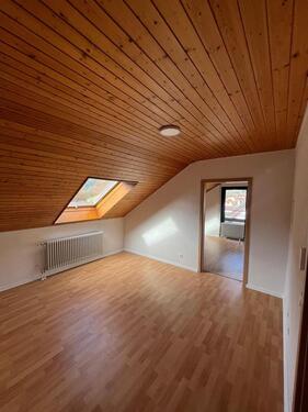 Foto - Großzügige 4-Zimmer-Dachgeschosswohnung mit Balkon –kernsaniert