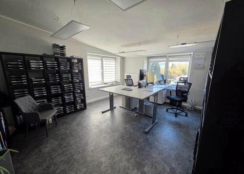 Foto - Büroetage in neugebauter Halle 5 Räume - 7 Stellplätze möglich