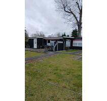 Pachtgrundstück mit Haus und Doppelgarage, Wohnmobilstellplatz - Tespe