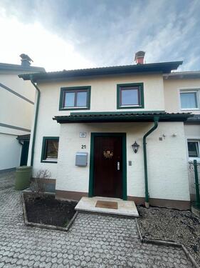 Foto - Teilmöbliertes 5-Zimmer Reihenhaus mit Garten, Garage, Keller