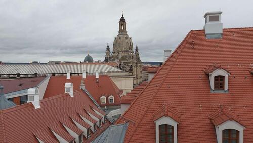 Foto - Ihr neues zu Hause im Schlosseck Dresden - Loggia in den ruhigen Innenhof