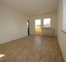 **Renovierte 3-Zimmer-Wohnung mit Balkonverglasung in ruhiger Wohnlage zu vermieten** - Rosenbach/Vogtland