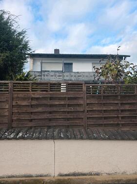 Foto - 3 Zi.-OG-Wohnung in einem gepflegten 2 Fam.-Haus